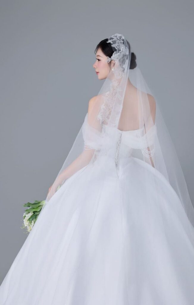 WEDDING DRESS